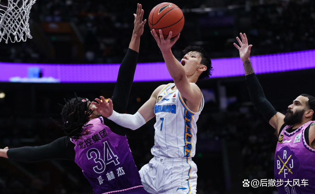 九游体育官网-窗口期CBA季后赛焦点战，圣安东尼奥马刺门线救险，震撼外界，训练强度明显提升(圣安东尼奥当地报道马刺队的报纸)